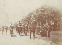 1860.D1a Soldaten trekken door de stad