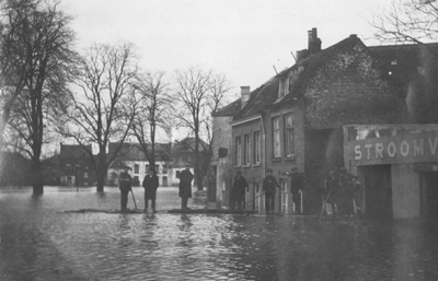1920.A12b Hoog water te Roermond