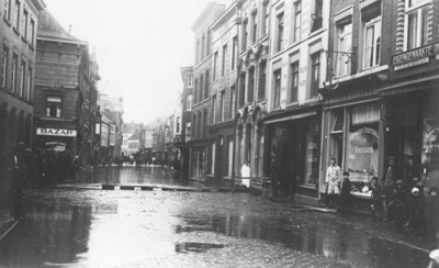 1920.A13 Hoog water te Roermond