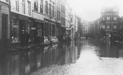 1920.A16d Hoog water te Roermond