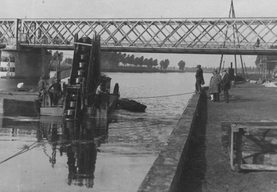 1928.A1b Aanleg loswal bij de Maasbrug