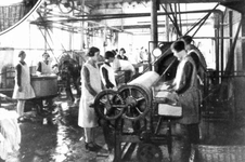 1929.B1a 3 april, chemische wasserij Gebr. Giesbers in bedrijf