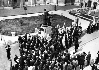 1930.A11 Onthulling standbeeld dr. Cuypers door prins Hendrik