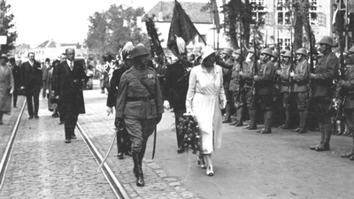 1932.L6a Prinses Juliana bezoekt het dr. Cuypers museum te Roermond