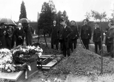 1934.G5 Begrafenis I. Innemeé, adj. inspect.van politie te Kerkrade
