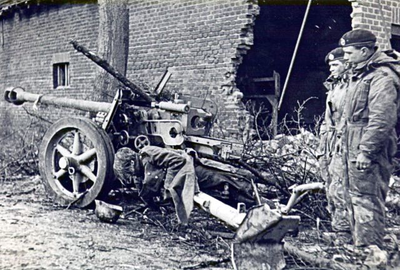 1945.A4b Geallieerd stuk artillerie
