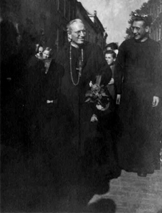 1945.C1b 24 april, terugkeer bisschop Lemmens
