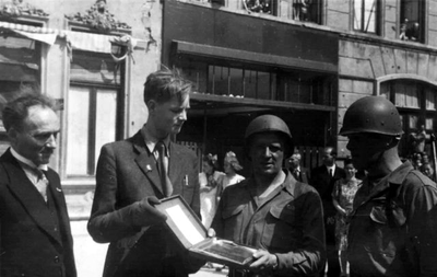 1945.D6b Viering van het bevrijdingsfeest op 6 juni