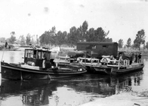 1945.F5b 15/20 juli, herstel Maasbrug door de Amerikanen en noodpontje