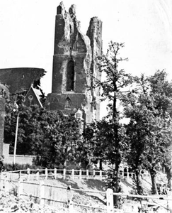 1945.L4F Kathedraal en omgeving verwoestingen