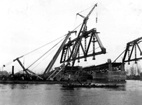 1946.B16 Herbouw van de vernielde Maasbrug