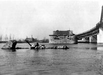 1946.B17 Herbouw van de vernielde Maasbrug