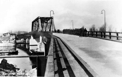 1946.B18b Herbouw van de vernielde Maasbrug