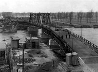 1946.B19 Herbouw van de vernielde Maasbrug