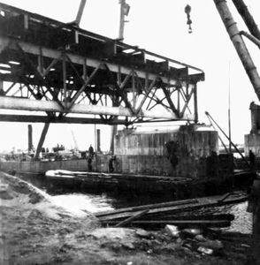 1946.B2h Herbouw van de vernielde Maasbrug
