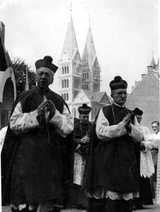 1947.B1 Bisschopswijding van Mgr. Hanssen