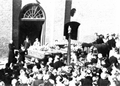 1947.F1c Begrafenis van de 13 gefussileerden oorlogsslachtoffers op 11 sept. 1947 te Roermond