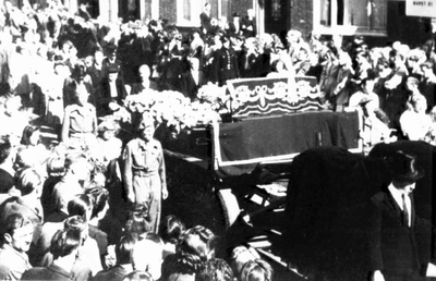 1947.F3a Begrafenis van de 13 gefussileerden oorlogsslachtoffers op 11 sept. 1947 te Roermond