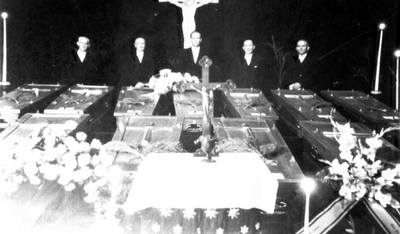 1947.F3b Begrafenis van de 13 gefussileerden oorlogsslachtoffers op 11 sept. 1947 te Roermond