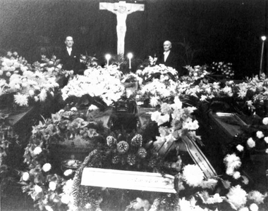 1947.F3c Begrafenis van de 13 gefussileerden oorlogsslachtoffers op 11 sept. 1947 te Roermond