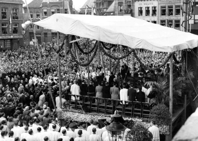 1948.A1b Pax Christi bijeenkomst op de Markt met pater Lombardi