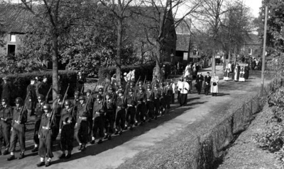 1952.D1a Oktober, begrafenis van militair piloot H.J.C. Schmitz uit Leeuwen