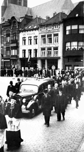 1952.E1a Begrafenis van Plebaan - deken G. Rhoen
