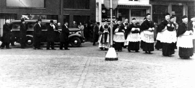 1952.E1b Begrafenis van Plebaan - deken G. Rhoen