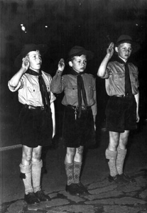 1955.B1a 4-5 mei; 10 jarige herdenking gesneuvelden en de bevrijding; zwartbroekplein