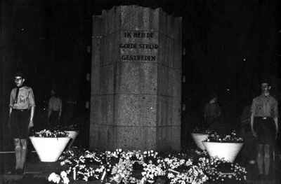 1955.B1c 4-5 mei; 10 jarige herdenking gesneuvelden en de bevrijding; zwartbroekplein