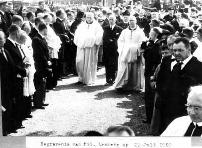1960.C3 22 juli; begrafenis van mgr. Lemmens
