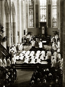 1961.A1 18 maart; wijding van priesters in de kathedraal