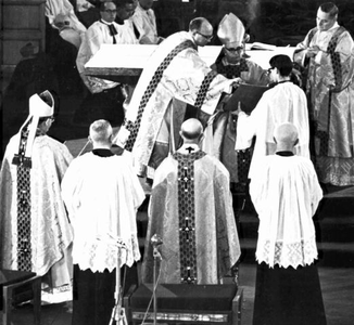 1965.F2b Bisschopswijding mgr. E. Beel