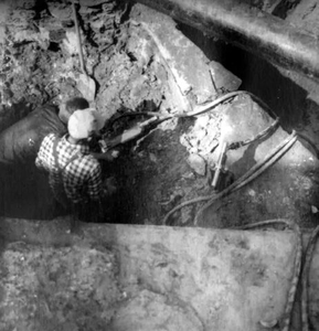 1966.H1a Opgravingen Roerkade-Visserstoren