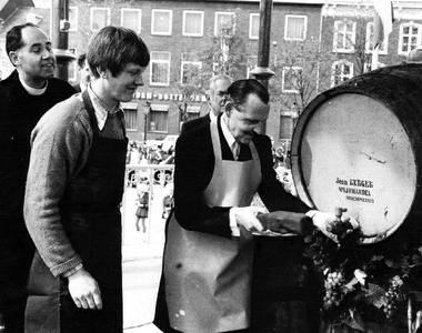 1975.K11b Viering feest 200 jaar Koninklijk Harmonie 30 aug. (stadhuis)