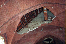 1992.H9a Schade aardbeving 13 april 1992: Laurentiuskerk te Maasniel