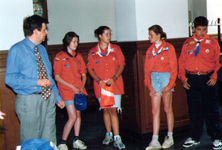 1995.C2c 18e wereldjamboree ( het ophangen van de wereldjamboree vlag ten gemeentehuize te Roermond)
