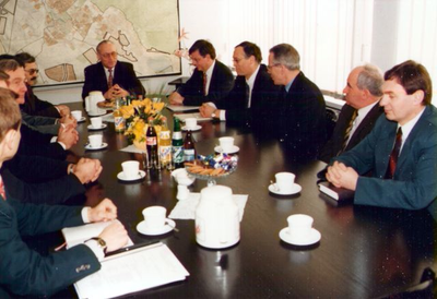 1997.E2d Burgemeester H. Kaiser en andere op bezoek in Koszalin / Polen.