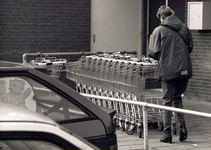 1998.B13b Een dagje Roermond - Foto's gemaakt door fotograaf Ralph Bult op Verschillende lokaties in Roermond. Vrouw ...