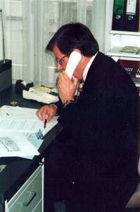 1999.B1b 10-11-1999 Dag van de mantelzorg te Roermond / burgemeester Herman Kaiser een dag op stage bij het C.M.A.D.