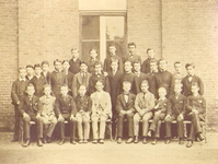 19G3 Bisschoppelijk College: 19e eeuwse onbekende klassefoto