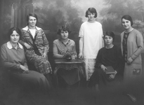 19J1 Leerlingen aanwezig in het pensionaat St.Ursula te Roermond van 1884-1933