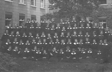 19J14b Leerlingen aanwezig in het pensionaat St.Ursula te Roermond van 1884-1933