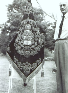20A20A De Koninklijke Harmonie; Ir.F.Schepman,president in 1974 met drapeau