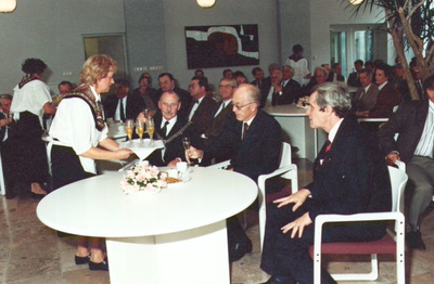 4B32.6a Officiele opening stadhuis in oktober 1990