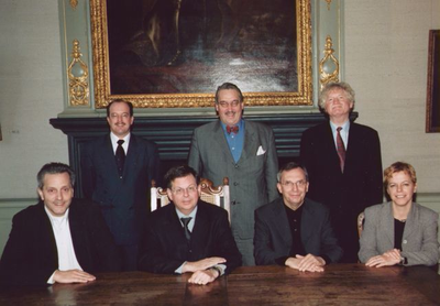 5A13 Het college van Burgemeester en wethouders met de nieuwe gemeentesecretaris R. van Breugel 18-12-2001