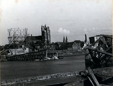 FolioA.3 Vernielde gasfabriek en Kathedraal in 1945