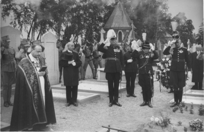 HAA.68 Begrafenis Luitenant Kolonel Ernest Haan, territ. comm. Limburg. Oude Kerkhof Deken Corten