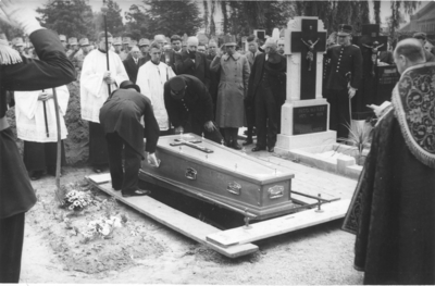 HAA.69 Begrafenis Luitenant Kolonel Ernest Haan, territ. comm. Limburg. Oude Kerkhof