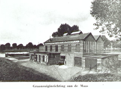2.438 Graanzuiginrichting Smeets Meelfabriek aan de Maas